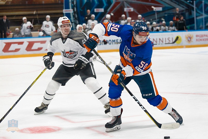 Чемпион уступил дебютантам