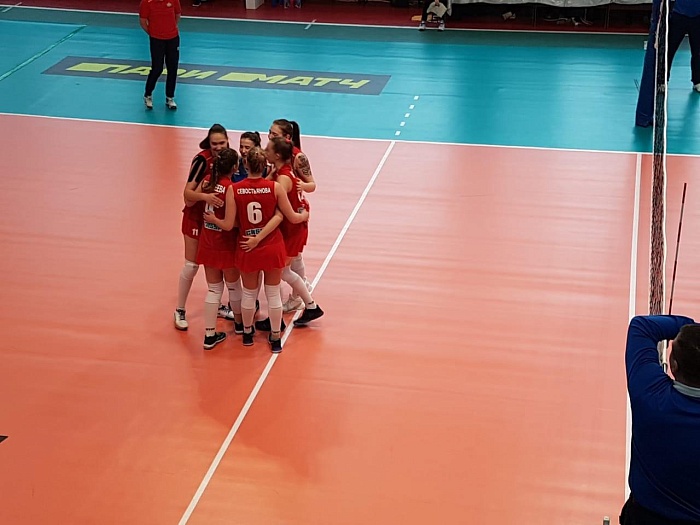 Сыграют с хозяйками площадки