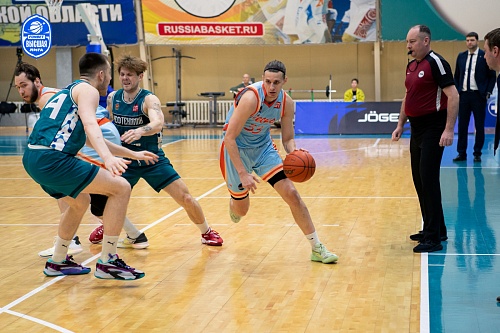 Баскетболисты тобольского «Нефтехимика» разгромили «Десну» из Брянска