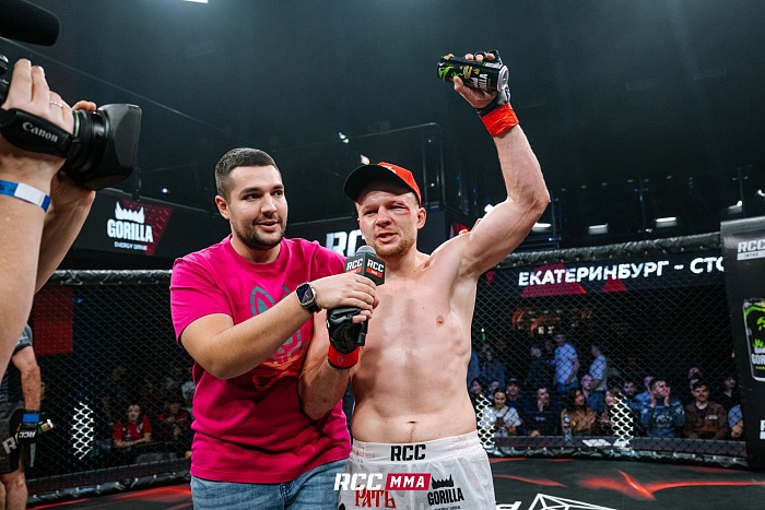 Победитель главного боя турнира серии RCC Intro 30 Евгений Игнатьев: «Потрачу выигрыш в 50 000 рублей на благотворительность»