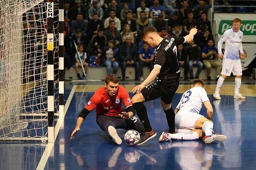 Тюменцы взяли 15 игроков на матчи в Норильске