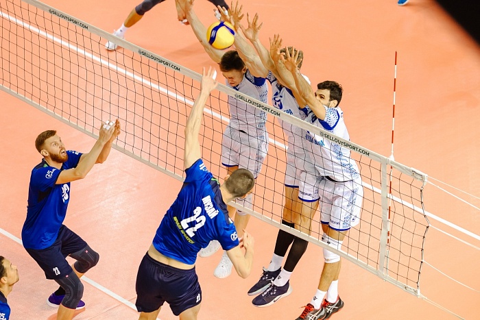 Сургутяне проиграли в родных стенах