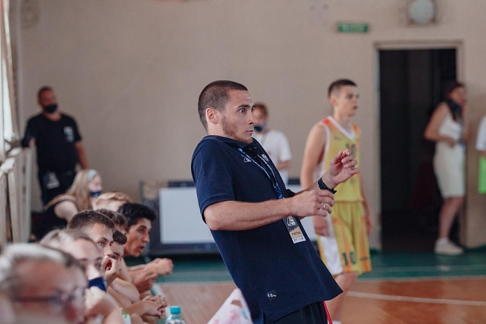 Продолжают спор за девятое место