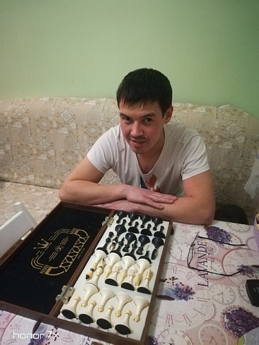 Уступил в первом туре, но в итоге стал первым