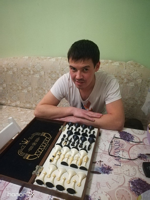 Уступил в первом туре, но в итоге стал первым