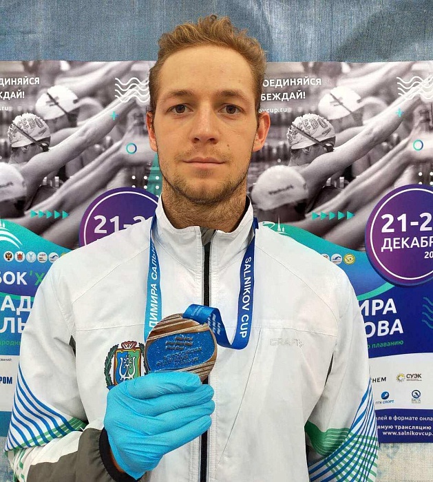 Покорили пьедестал на спине и вольным стилем