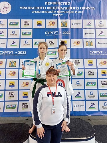 В первый день взяли три медали