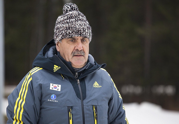 Наставник сборной Южной Кореи Венцеслав ИЛИЕВ. Фото Антона САКЕРИНА