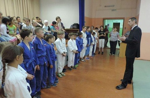 Юные дзюдоисты узнали чемпионов