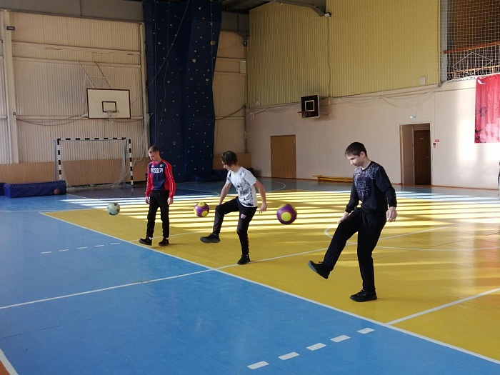 Студенты выполняли зрелищные элементы