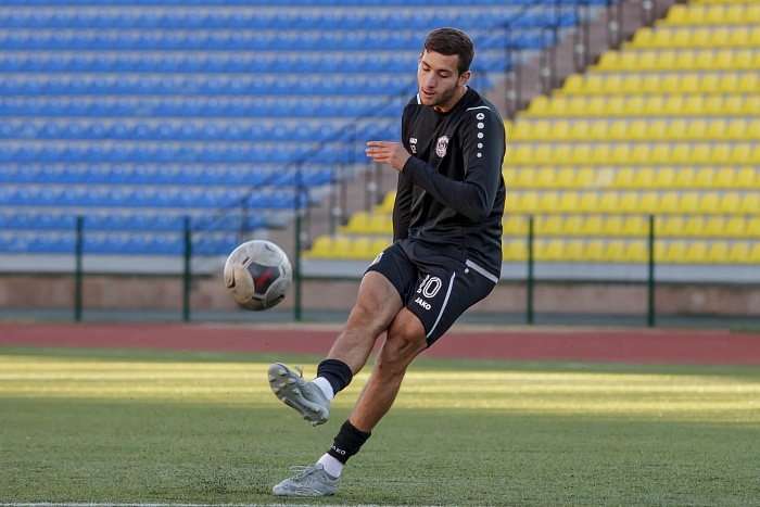 Полузащитник футбольного клуба «Торпедо» (Миасс) Марк Аквазба: «Родился и вырос в Тюмени, поэтому привыкаю к новому городу и самостоятельной жизни»