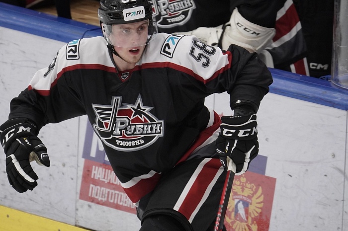 Хоккейный клуб «Рубин» подписал новые контракты с двумя защитниками