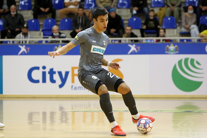 Нападающий мини-футбольного клуба «Тюмень» Азиз Муждаков: «Хотелось поработать с Вилелой, что-то у него перенять»