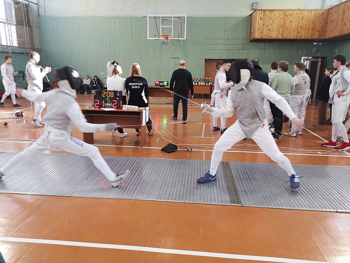 В Тюмени состоялись чемпионат и первенство области по фехтованию на шпагах и рапирах