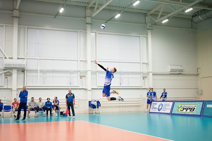 Без потерь первый тур высшей лиги «А» прошёл только барнаульский «Университет». Тюменцы сыграют в следующие выходные