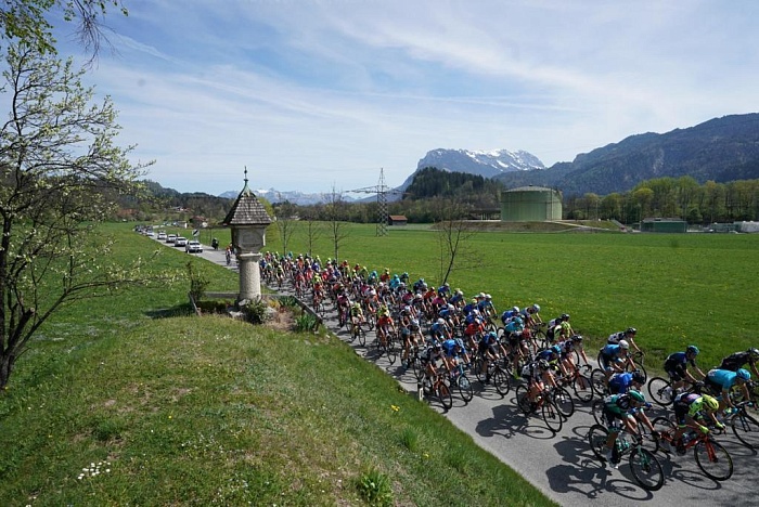 От Салорно мчались к Базельге-ди-Пине