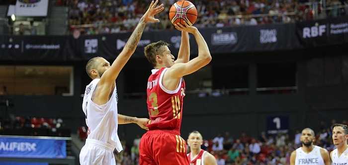 В последней игре первого этапа уступили французам