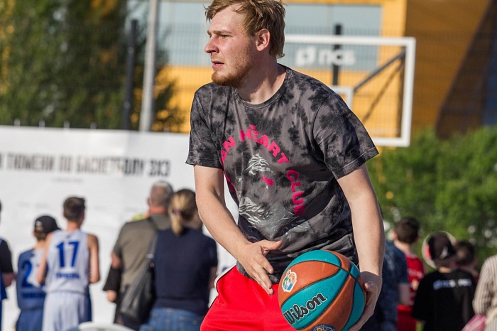 Андрей Кириленко открыл в Тюмени «Центр уличного баскетбола»