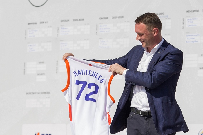 Андрей Кириленко открыл в Тюмени «Центр уличного баскетбола»