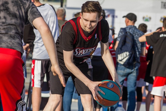 Андрей Кириленко открыл в Тюмени «Центр уличного баскетбола»