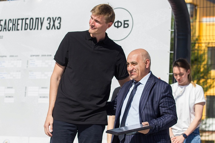 Андрей Кириленко открыл в Тюмени «Центр уличного баскетбола»