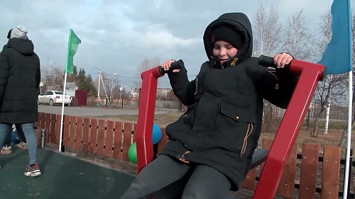 В селе Зиново открыли современную спортивно-игровую площадку