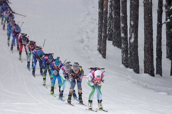 Третий этап PARI-Кубка России по биатлону в Тюмени. Большой масстарт. Женщины