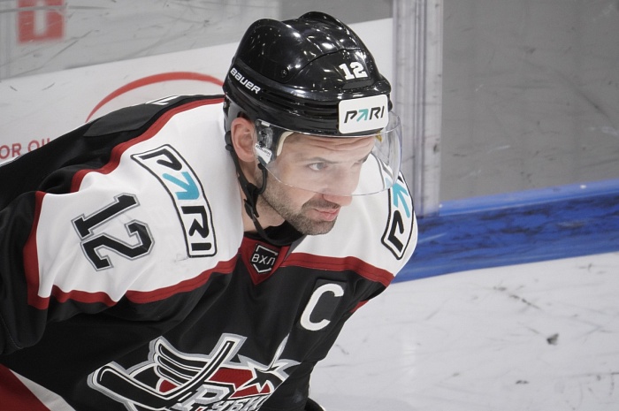 Защитник хоккейного клуба «Рубин» Дмитрий Лютов: «С Александром Осиповым всё в порядке, просто дали отдохнуть»