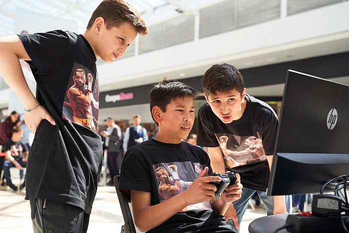 Турнир по интерактивному боксу выиграл…боксер