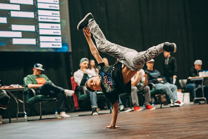 Фанаты брейк-данса спорили за путевки на чемпионат России