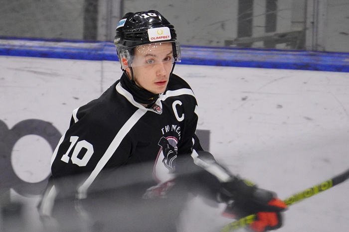 Капитан хоккейного клуба «Тюменский Легион» Евгений Грибанов: «С «Локо-76» мы вместе поедем в отпуск, пригласим ребят в Турцию»