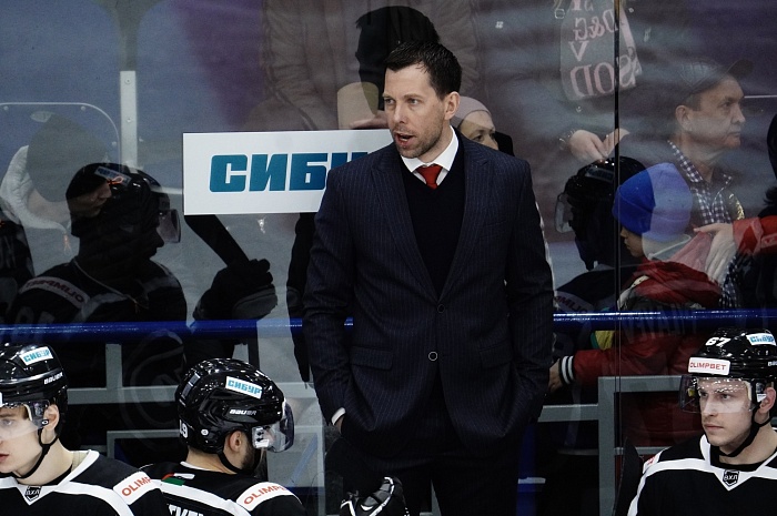 Главный тренер хоккейного клуба «Рубин» Денис Ячменёв: «Сейчас многие команды стараются навязывать силовую борьбу»