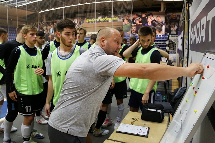 Главный тренер мини-футбольного клуба «Тюмень-дубль» Евгений Осинцев: «Всем открыта дорога в основную команду»