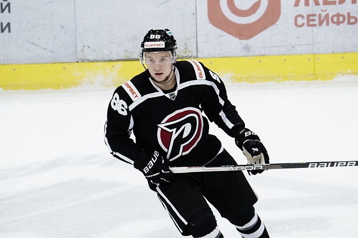 Нападающий хоккейного клуба «Рубин» Алексей Митрофанов: «Для нас традиция — проводить важные мероприятия вместе с болельщиками»