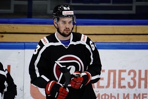 Хоккейный клуб «Рубин» уступил соперникам из Омска
