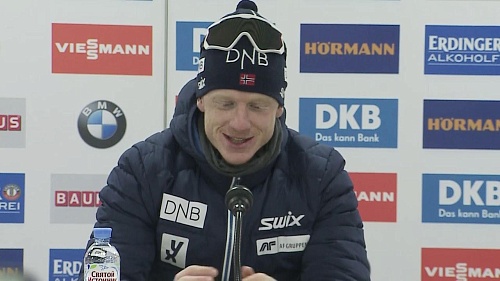 Йоханнес Бё после финиша персьюта на ЭКМ в Тюмени