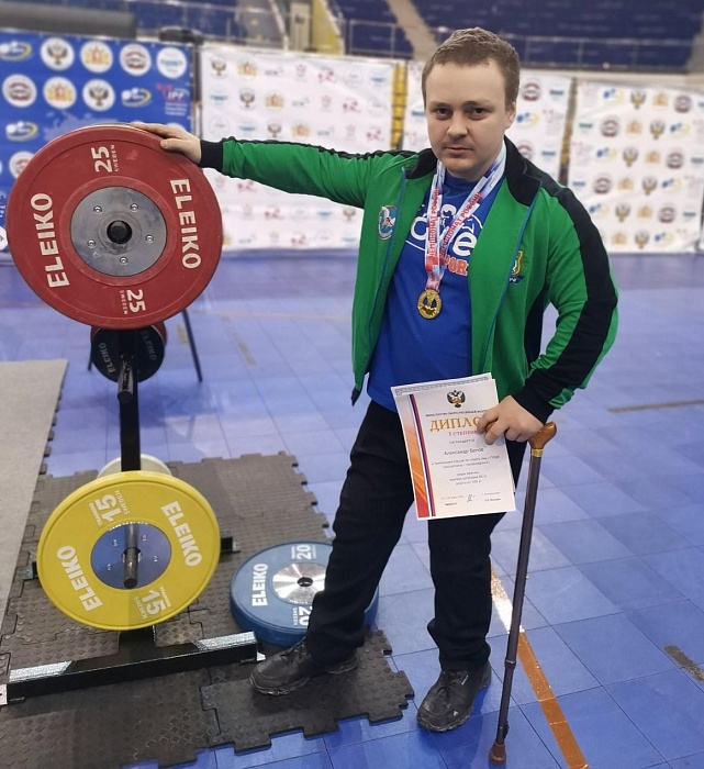 В столице Урала выжимали штангу