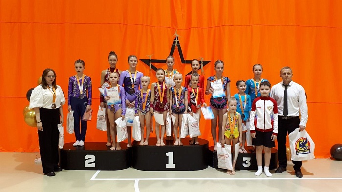 Юные тюменские акробаты дебютировали на турнире в Верхней Пышме