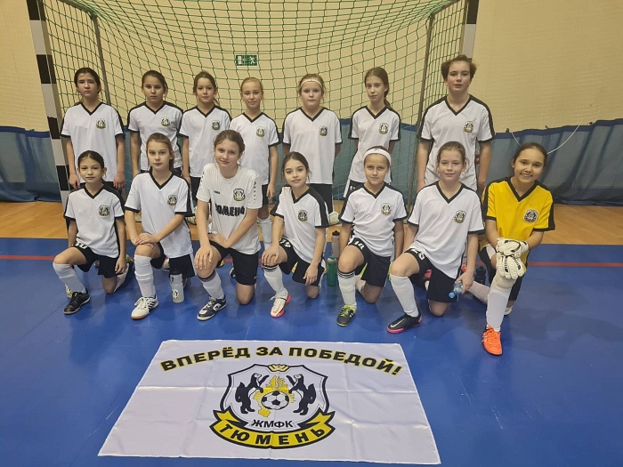 Юные тюменки на родной площадке одолели команды из Новосибирска и Нижневартовска