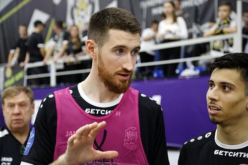 Нападающий футзального клуба «Тюмень» Денис Неведров: «Матеус может вырасти в очень классного столба»