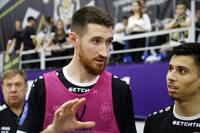 Нападающий футзального клуба «Тюмень» Денис Неведров: «Матеус может вырасти в очень классного столба»