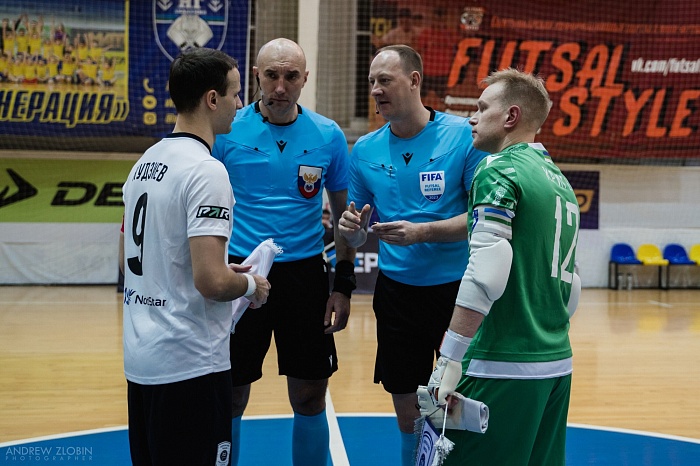 Арбитры и участники «Финала четырёх» по футзалу сидят в Нижневартовске. И ждут вылета до Норильска