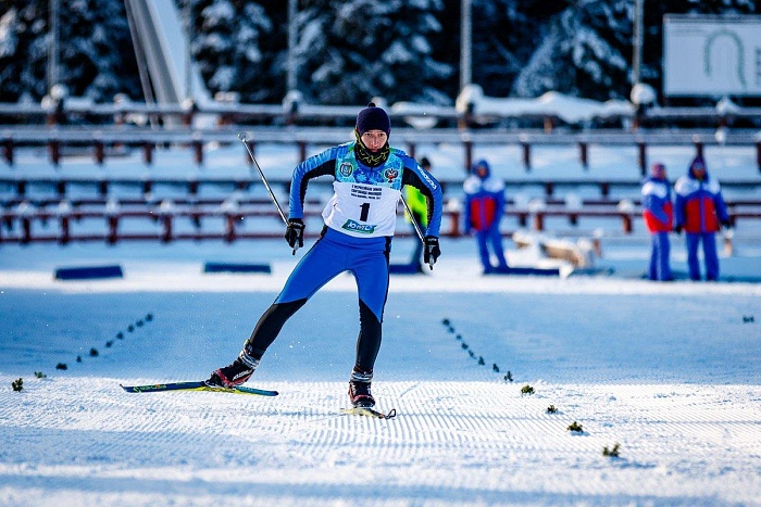 Выиграл серебро в спринте
