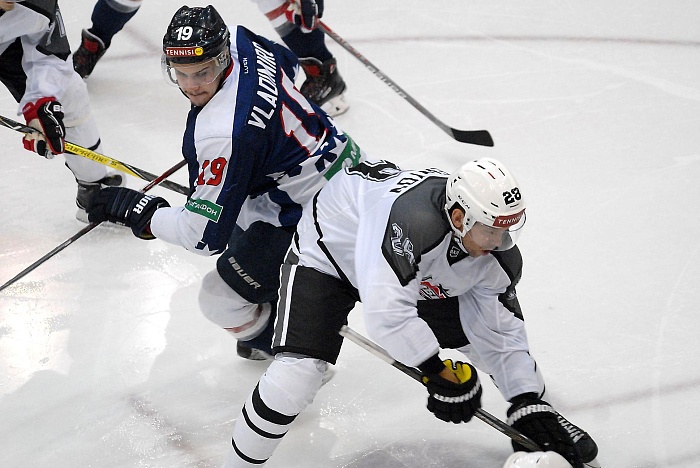 Денис Ячменёв: «Ребята сами понимают, как нужно играть» (ВИДЕО)