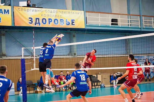 «Тюмень» сыграла матч с ноябрьским клубом