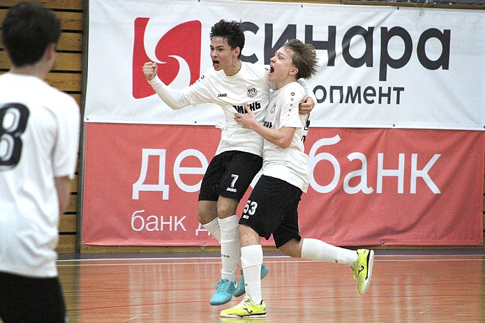 Юные тюменцы устроили разгром в Новосибирске