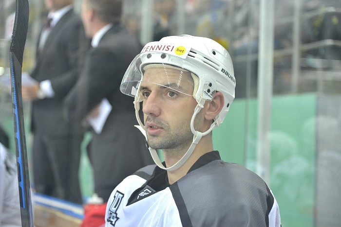 Дмитрий Лютов: «Ребята ловят шайбу на себя»