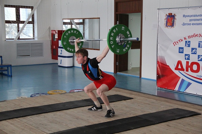 Штангисты спорили за абсолютное первенство