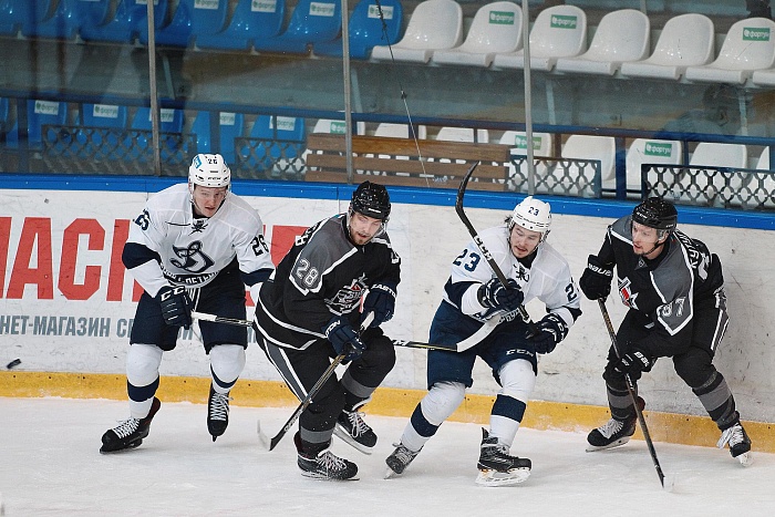 Чемпион ВХЛ начал сезон с победы
