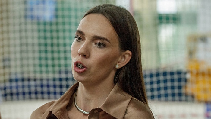 Руководитель тюменской студии воздушной гимнастики «Жар-птица» Эвелина Эминова: «Мы хорошо идём: уже есть призовые места в региональном чемпионате «Шаги к успеху»